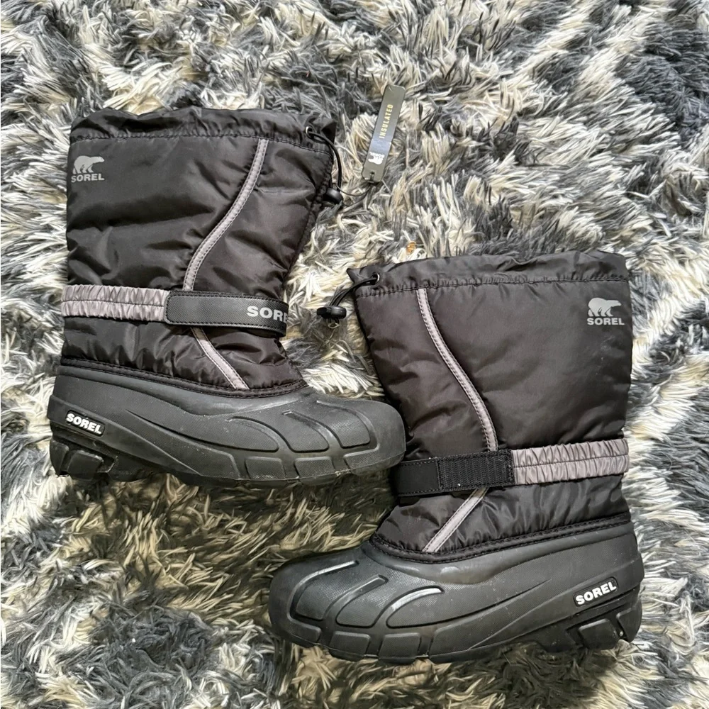 Sorel Flurry Kids’ Black and Gray Insulated Winter Boots Size 7 Big Kids EUC